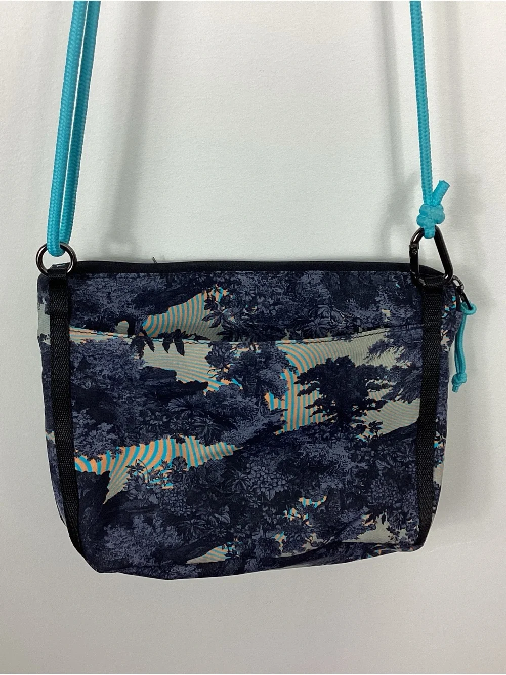 Lululemon Patch Logo Crossbody